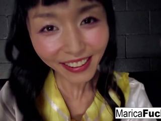 Japoniškas dukra marica dulkina jos anglų draugas.