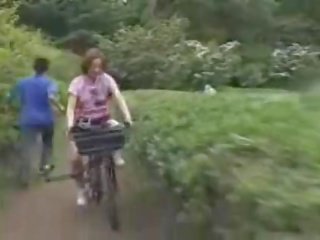 Ýapon daughter masturbated while sürmek a specially modified kirli film bike!